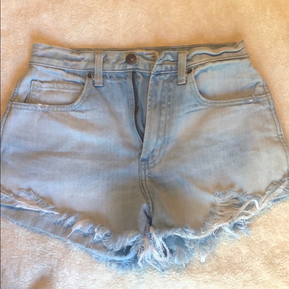 High waisted light wash fray shorts
